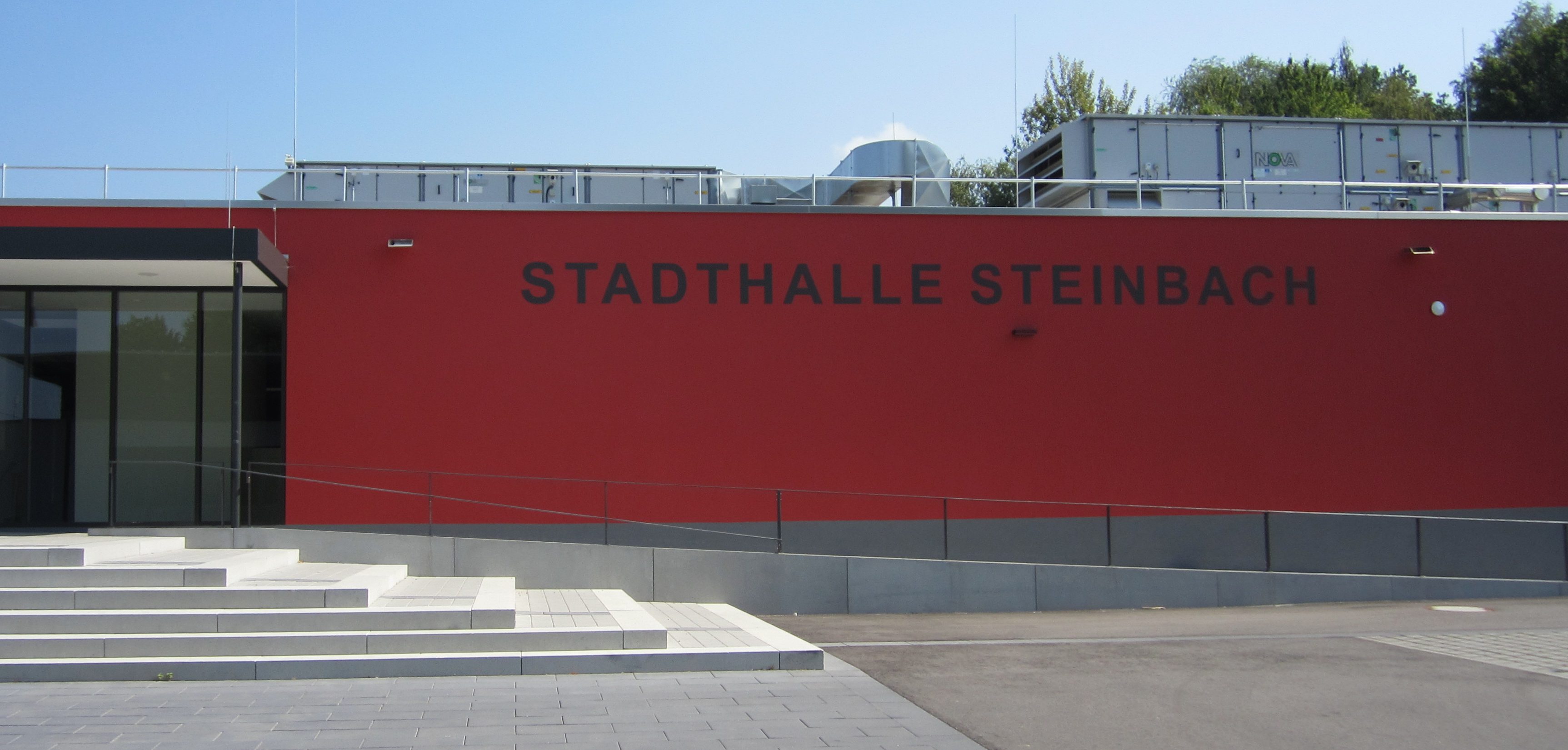 Für neue Halle Schriftzug „Stadthalle Steinbach“ und